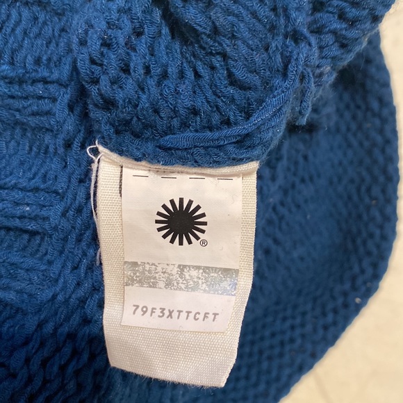 Ugg Knit Sweater, Beautiful Deep Marine Blue! Oversized, fits Sm/Med Rich Color! - Picture 10 of 12